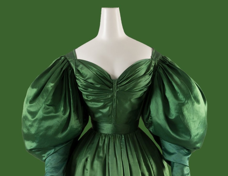 A Guide to Trendsetting Blouse Designs for Every Occasion